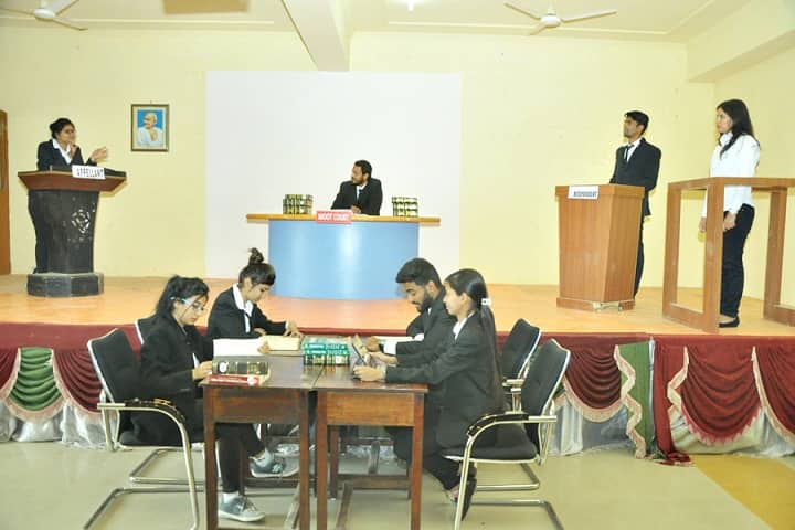 moot-court